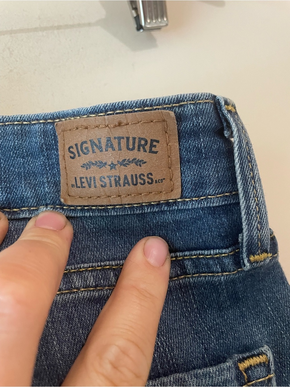 Levi Signature | Mid Rise Capris - Picture 10 of 10
